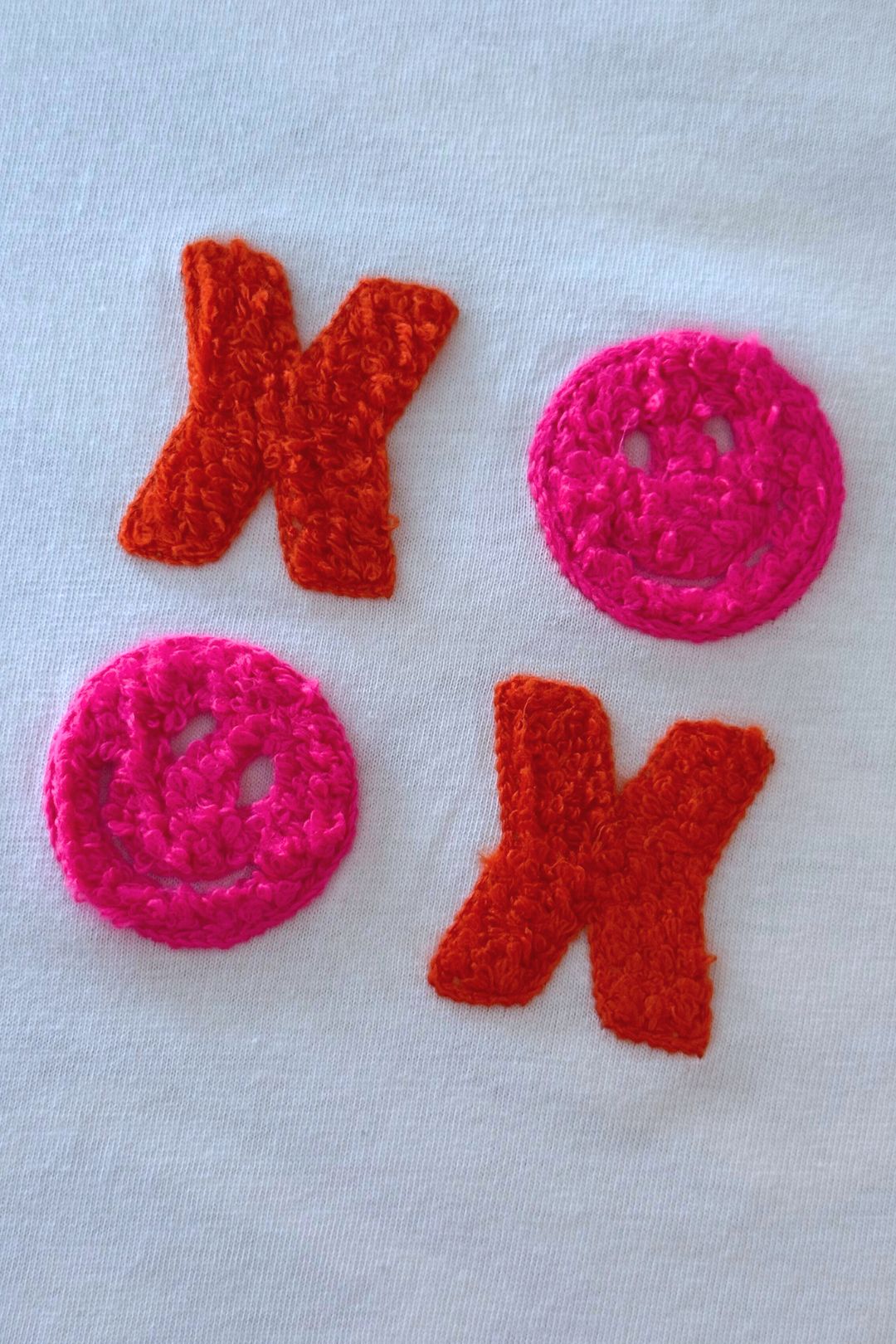 T-Shirt - Hugs & Kisses