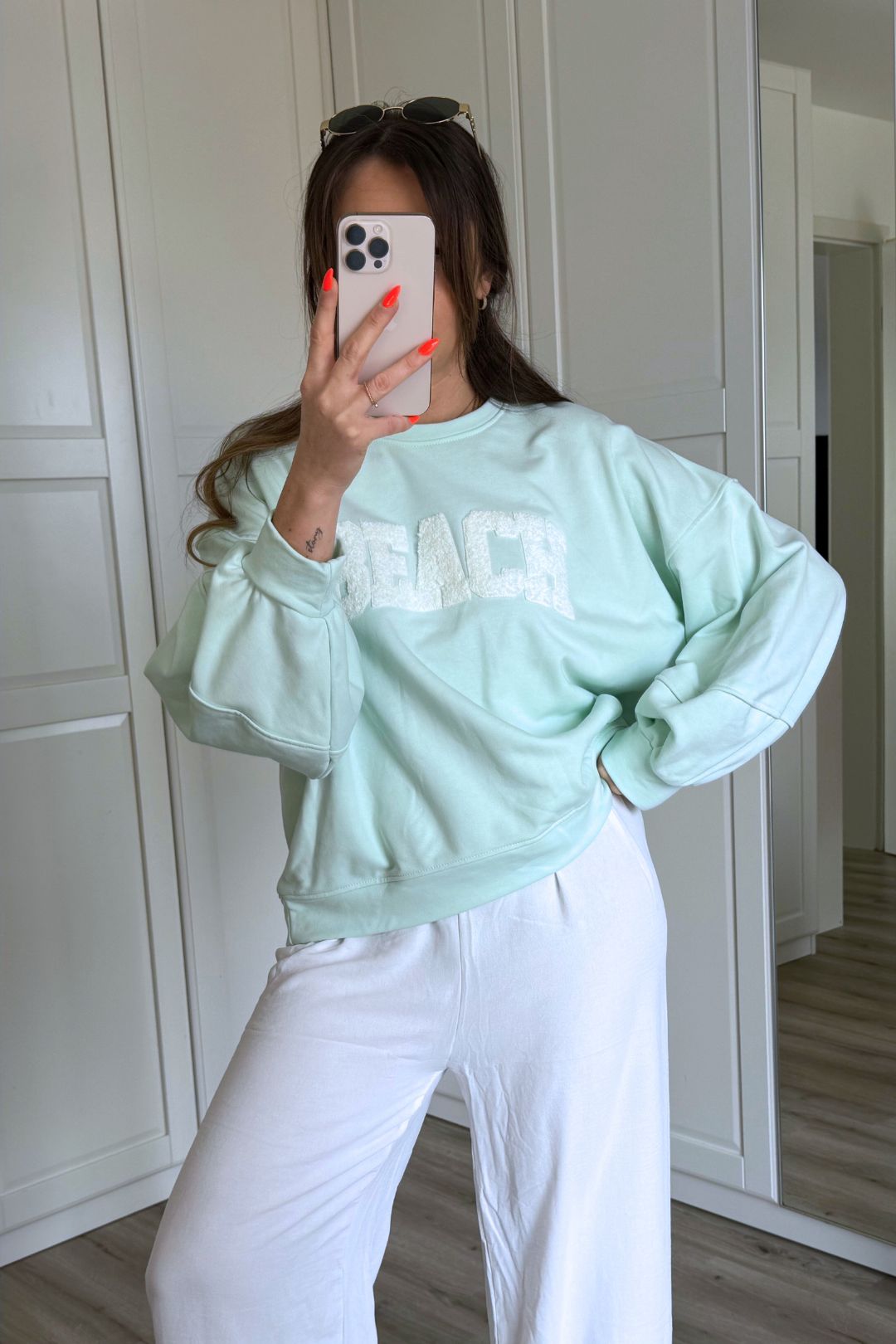 BEACH SWEATSHIRT