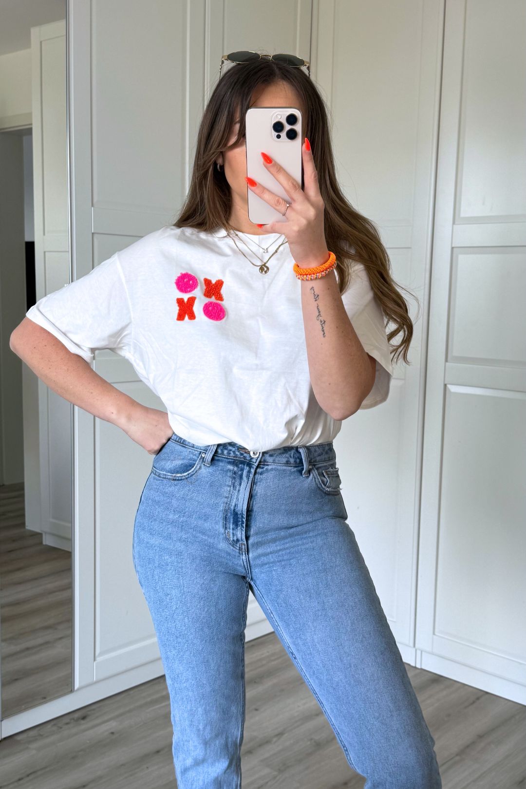 T-Shirt - Hugs & Kisses